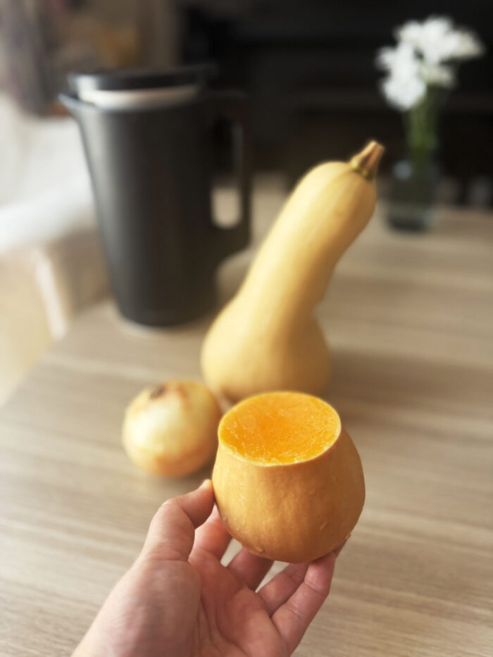 ひょうたん型のバターナッツかぼちゃ